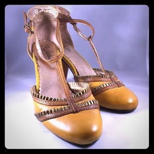 Mustard yellow Seychelles t-straps